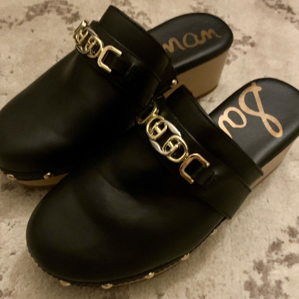 Sam Edelman Black Leather Clogs - $35

Size: 6